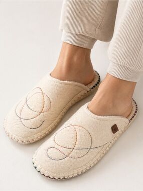 Don Quichosse France Women 39/9 Felt Slippers Espadrille Mules Embroidered